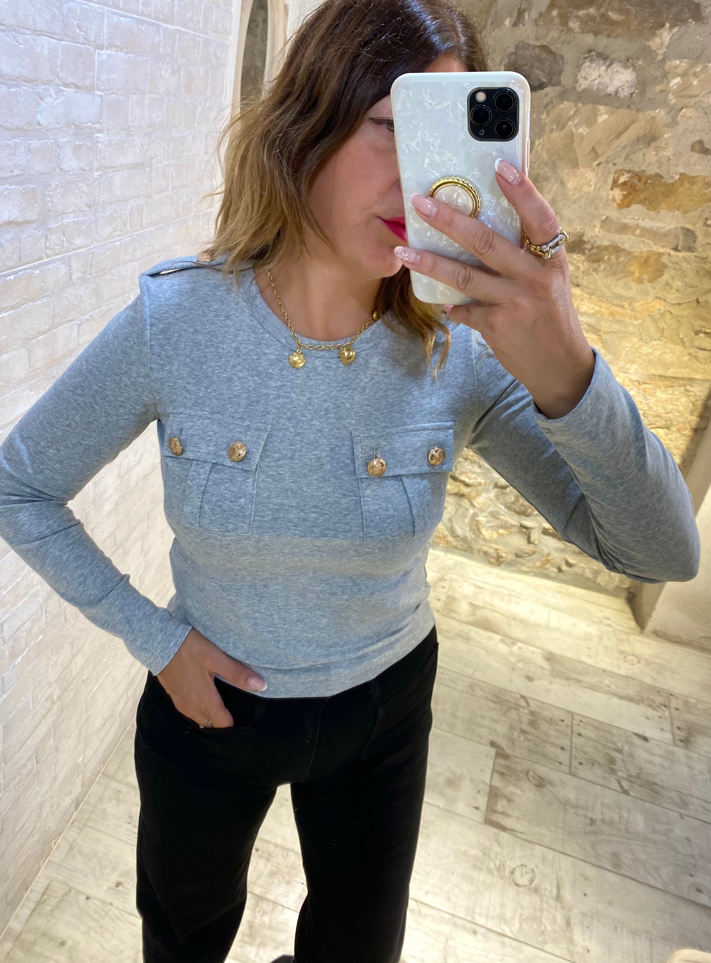 Camiseta Crop gris 2 bolsillos botones dorados - Veronique