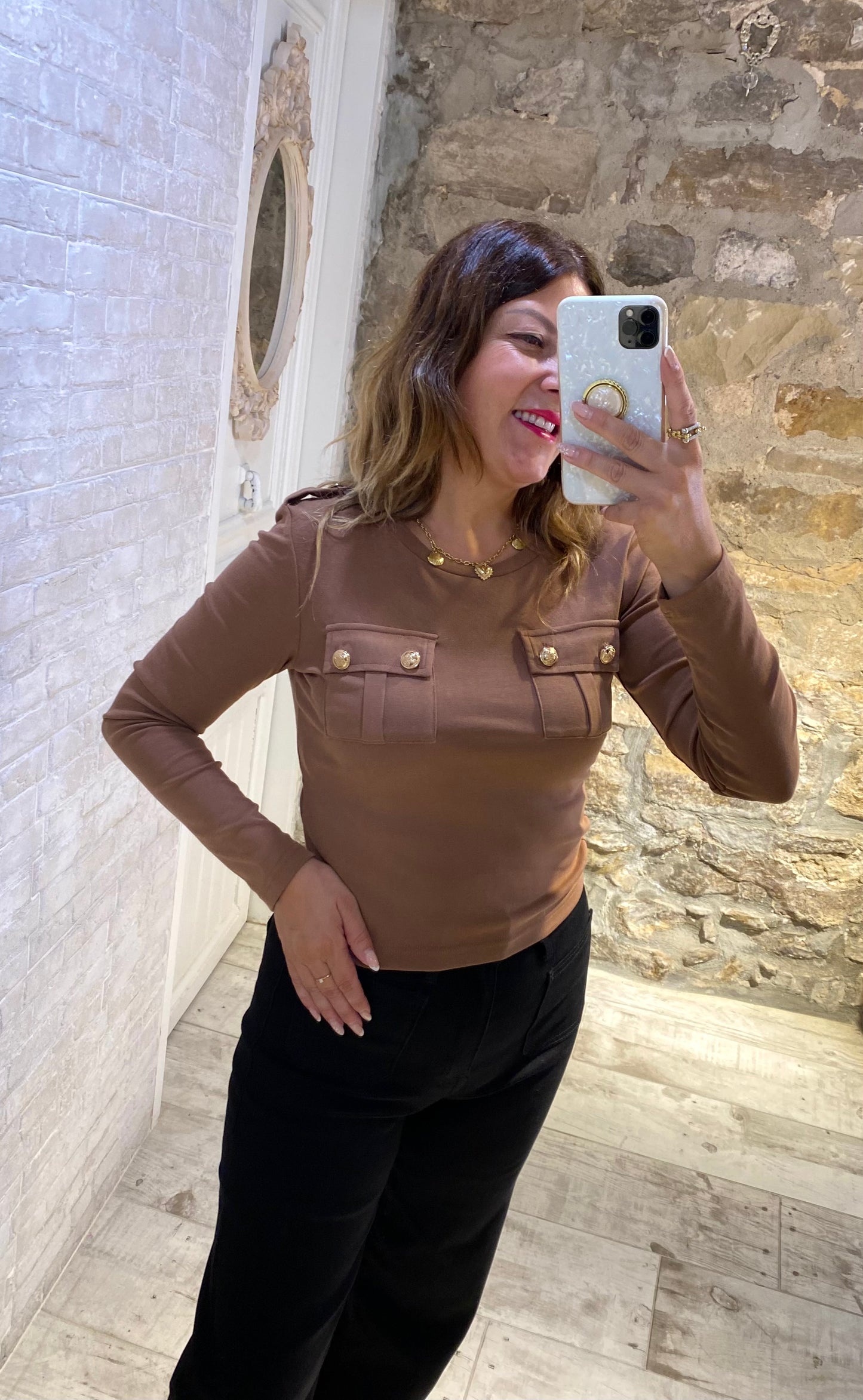 Camiseta Crop Chocolate 2bolsillos botones dorados - Veronique