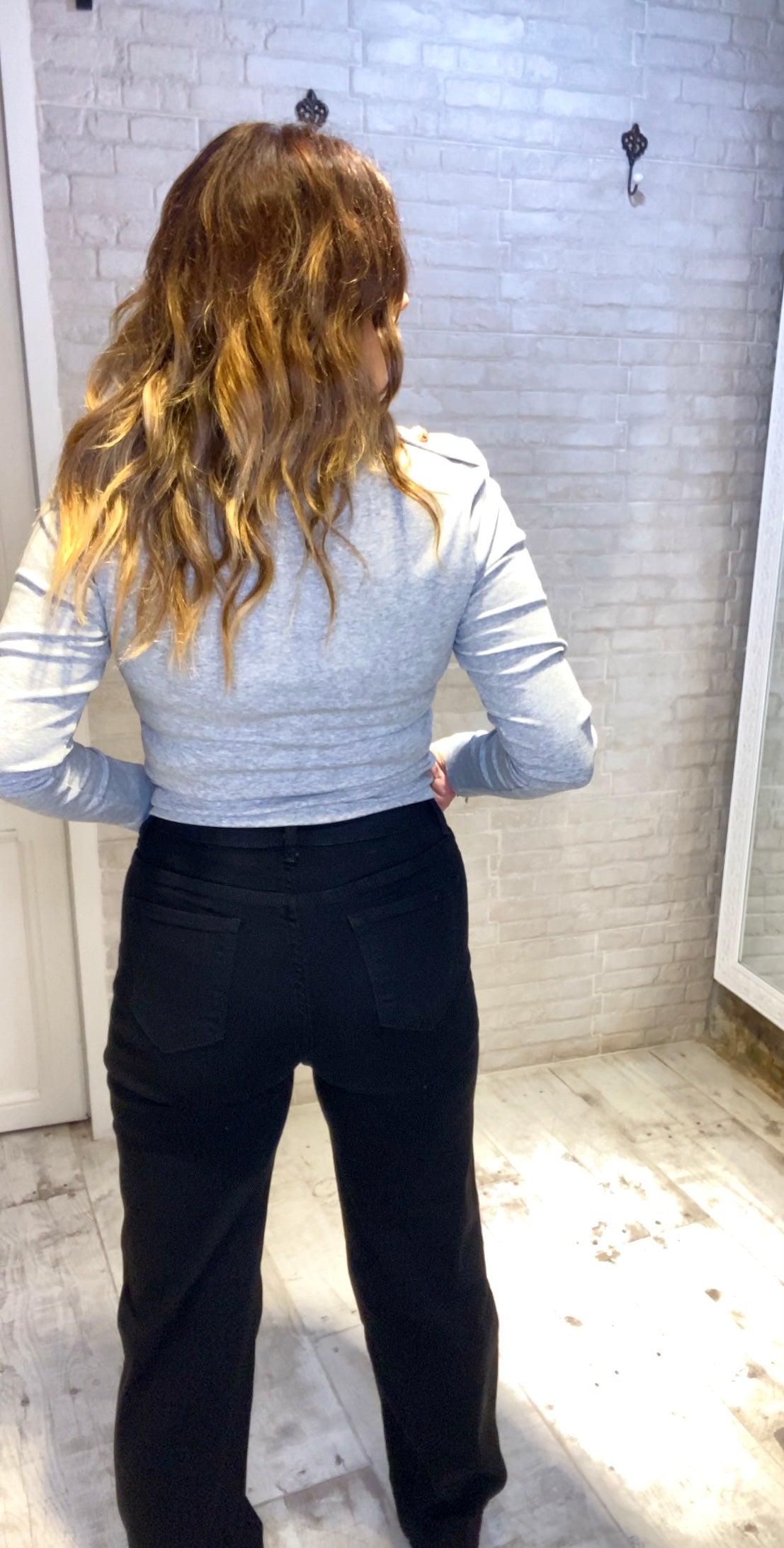 Camiseta Crop gris 2 bolsillos botones dorados - Veronique