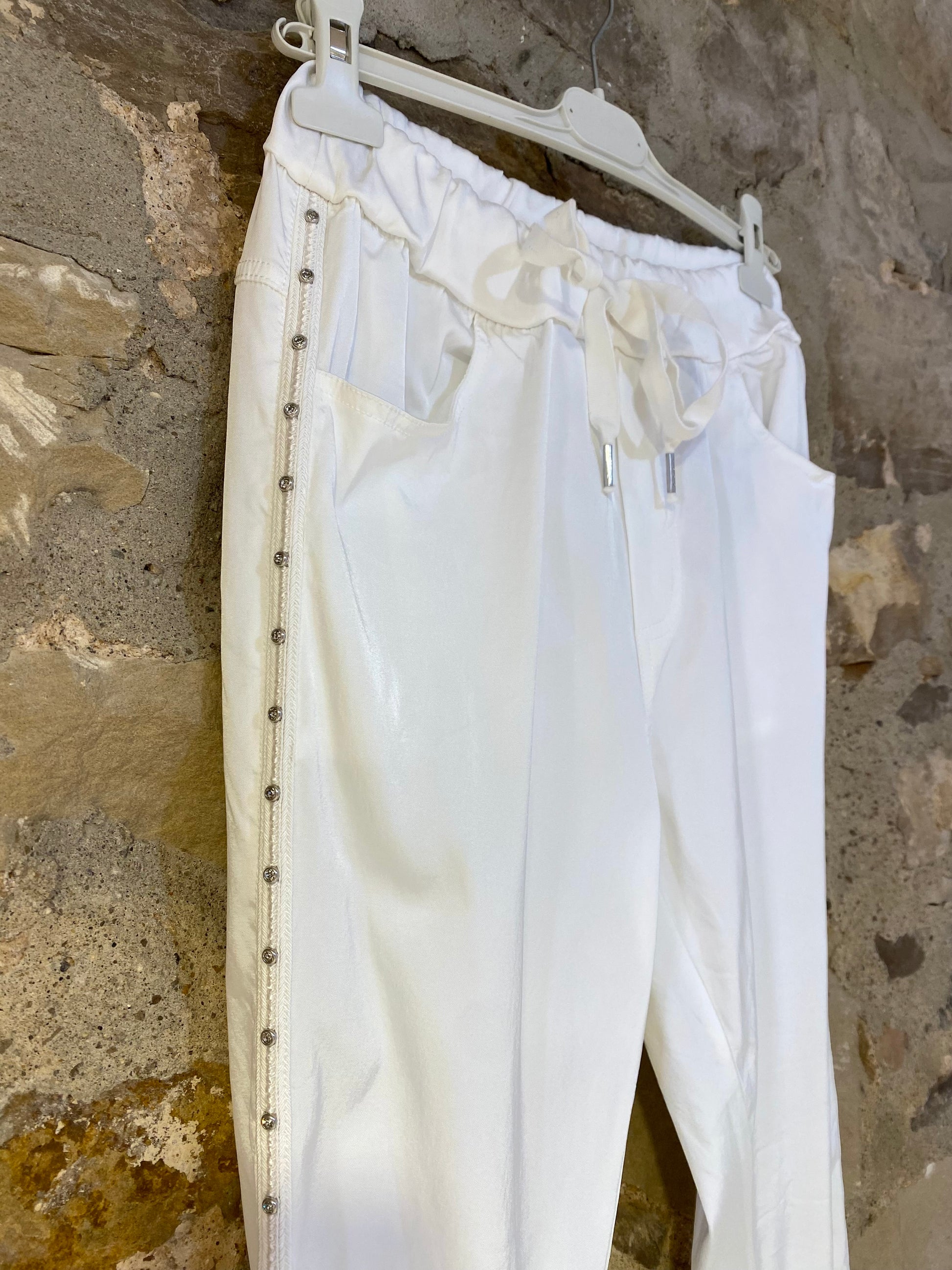 Pantalón Blanco Tachas Lado - Veronique