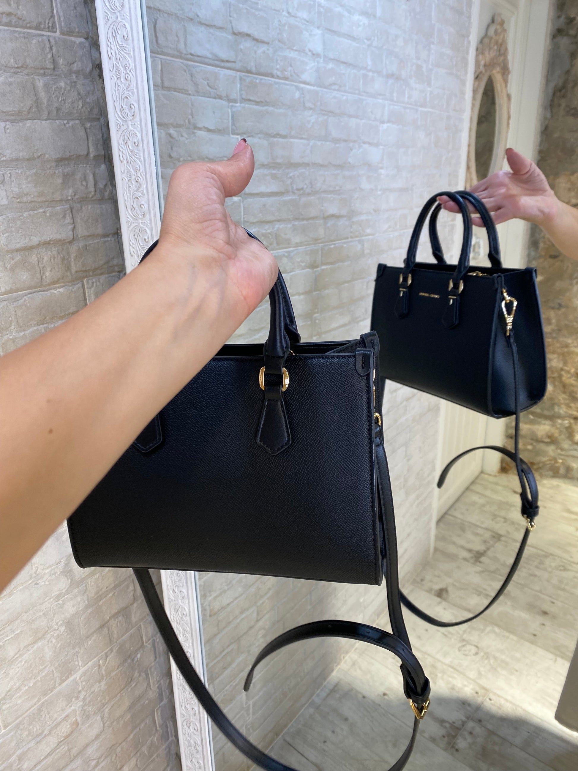 Bolso mediano Negro, correa regulable - Veronique