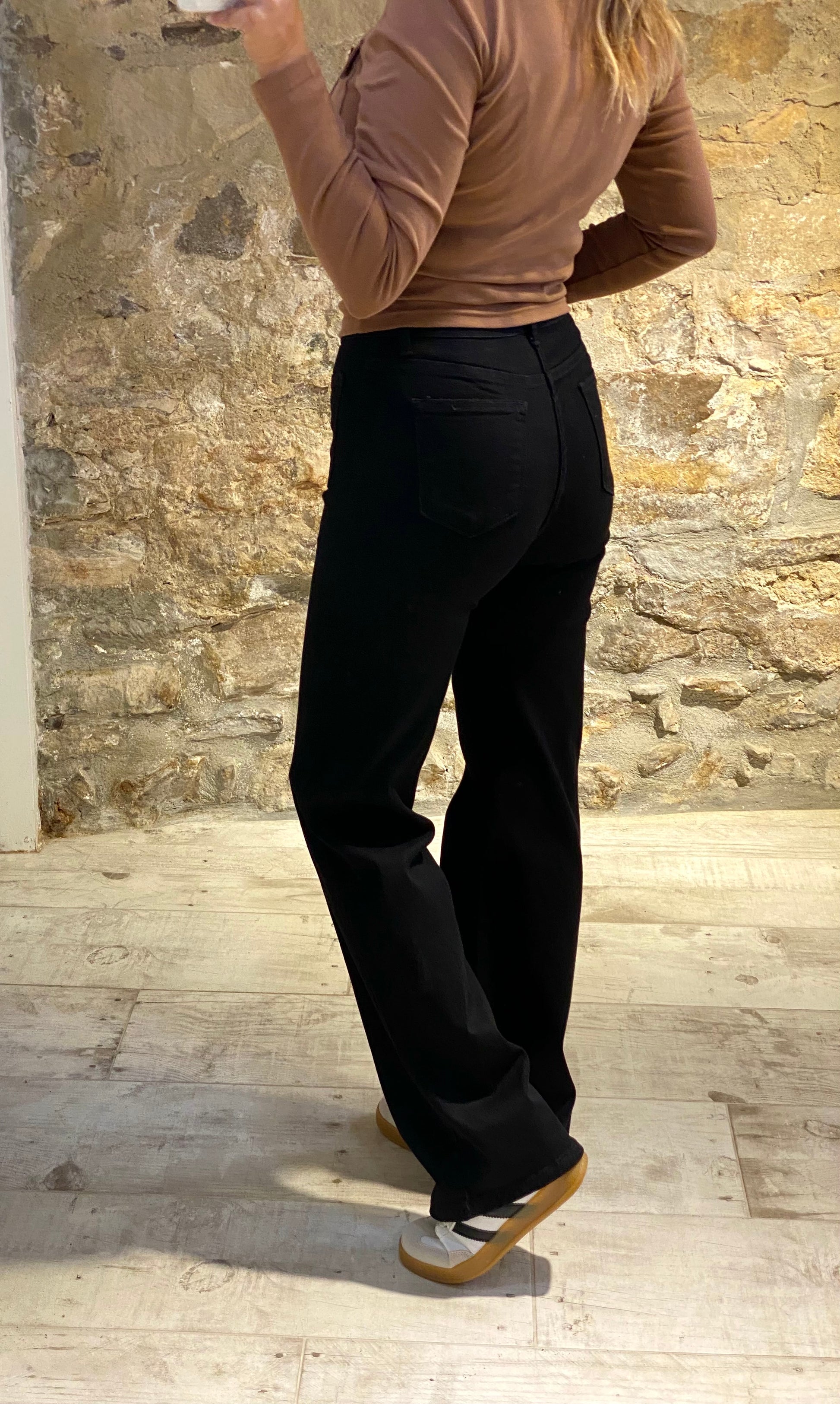 Pantalón Negro 2Bolsillos cuadrados - Veronique