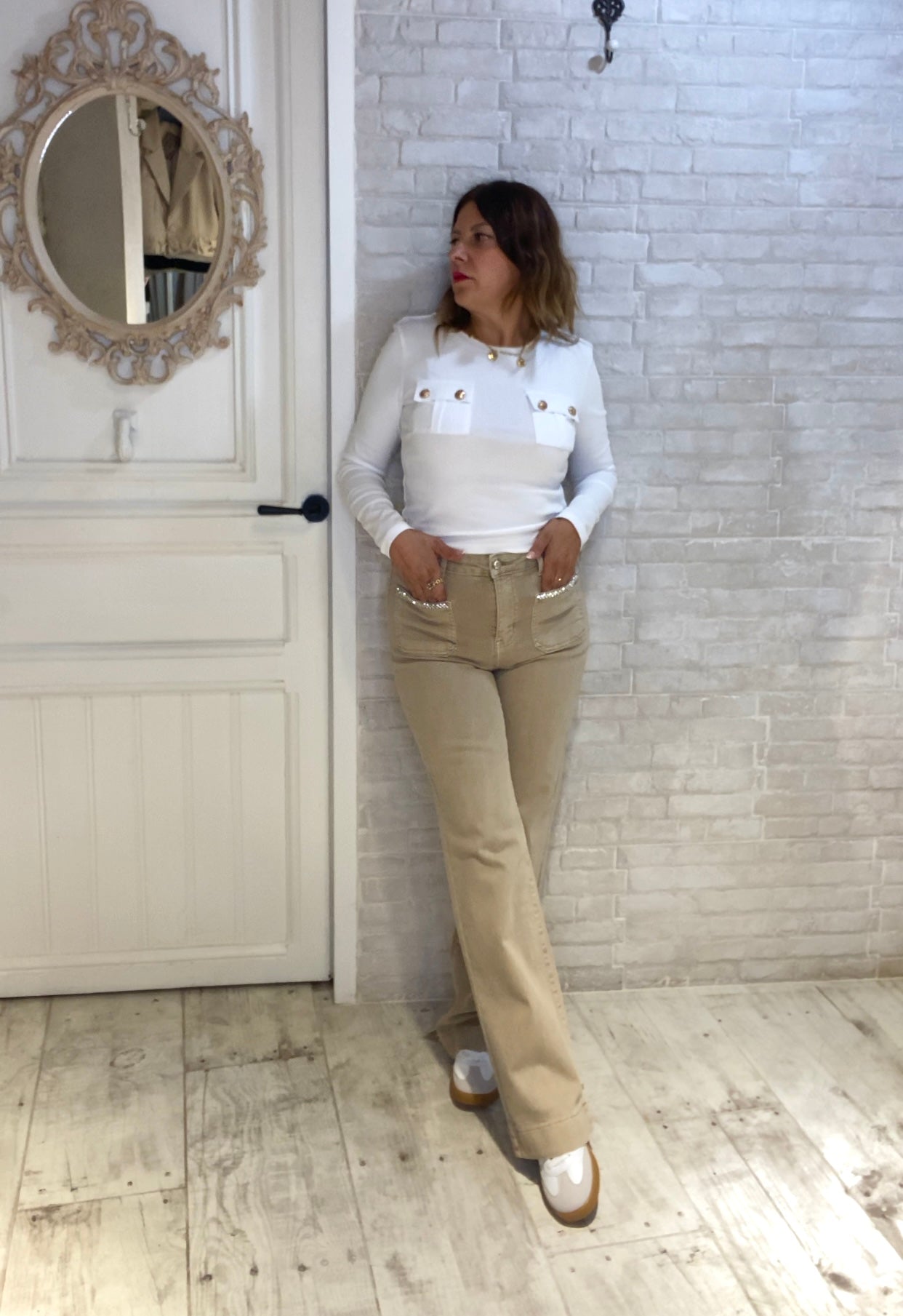 Camiseta Crop Blanca 2 bolsillos botones dorados - Veronique