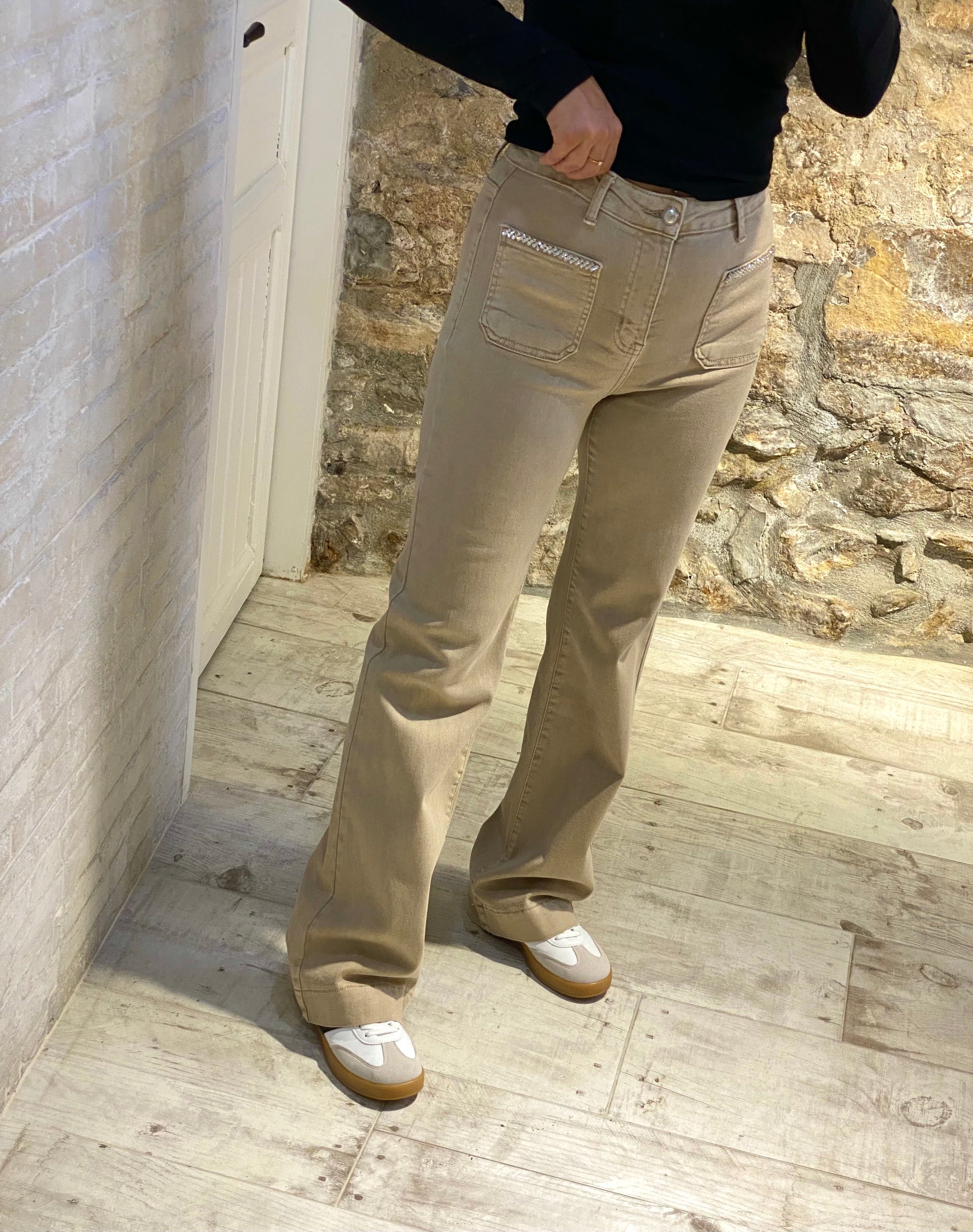 Pantalón beige Bolsillos pedreria - Veronique