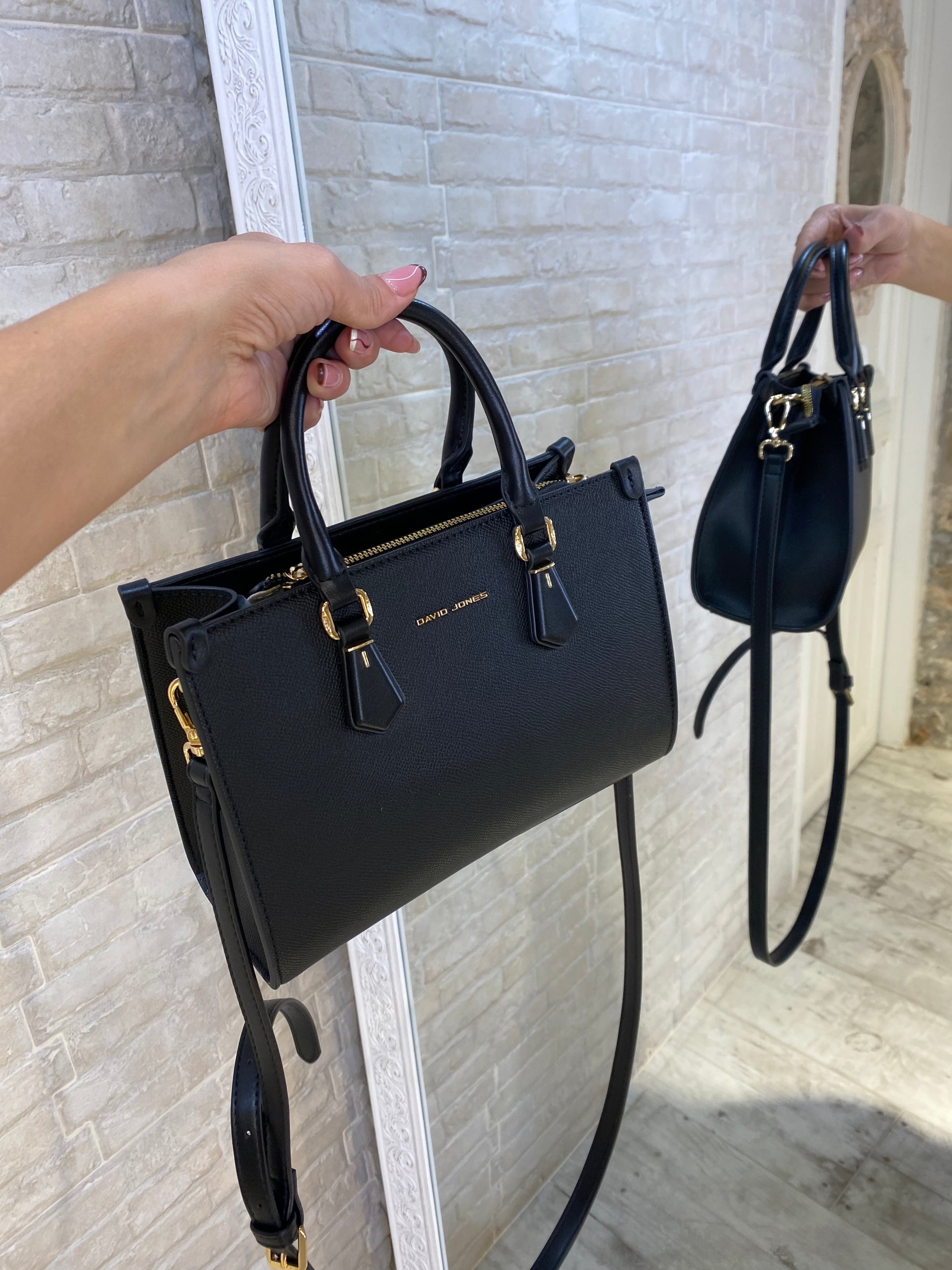 Bolso mediano Negro, correa regulable - Veronique