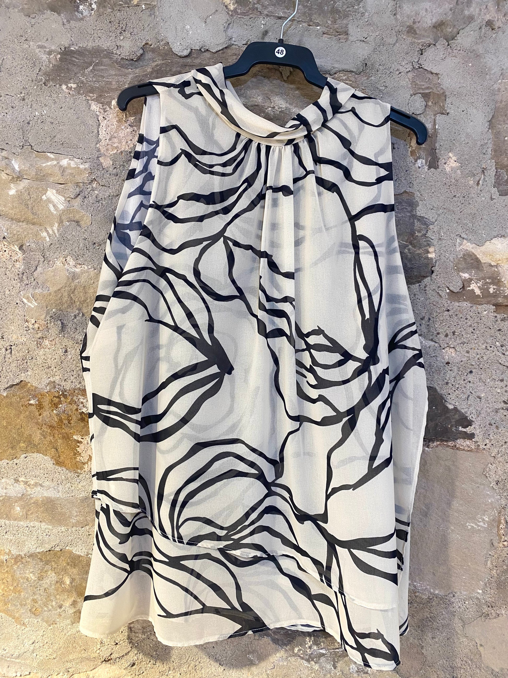 Blusa beige estampado negro cuello - Veronique