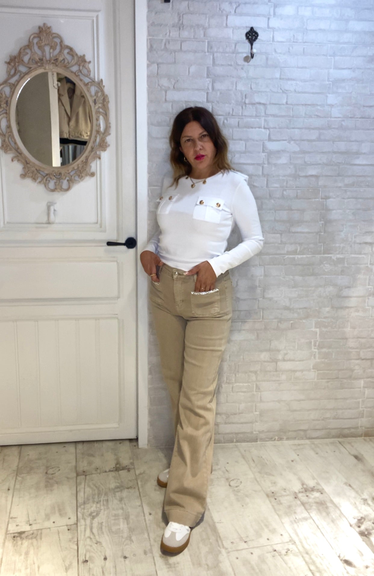 Camiseta Crop Blanca 2 bolsillos botones dorados - Veronique