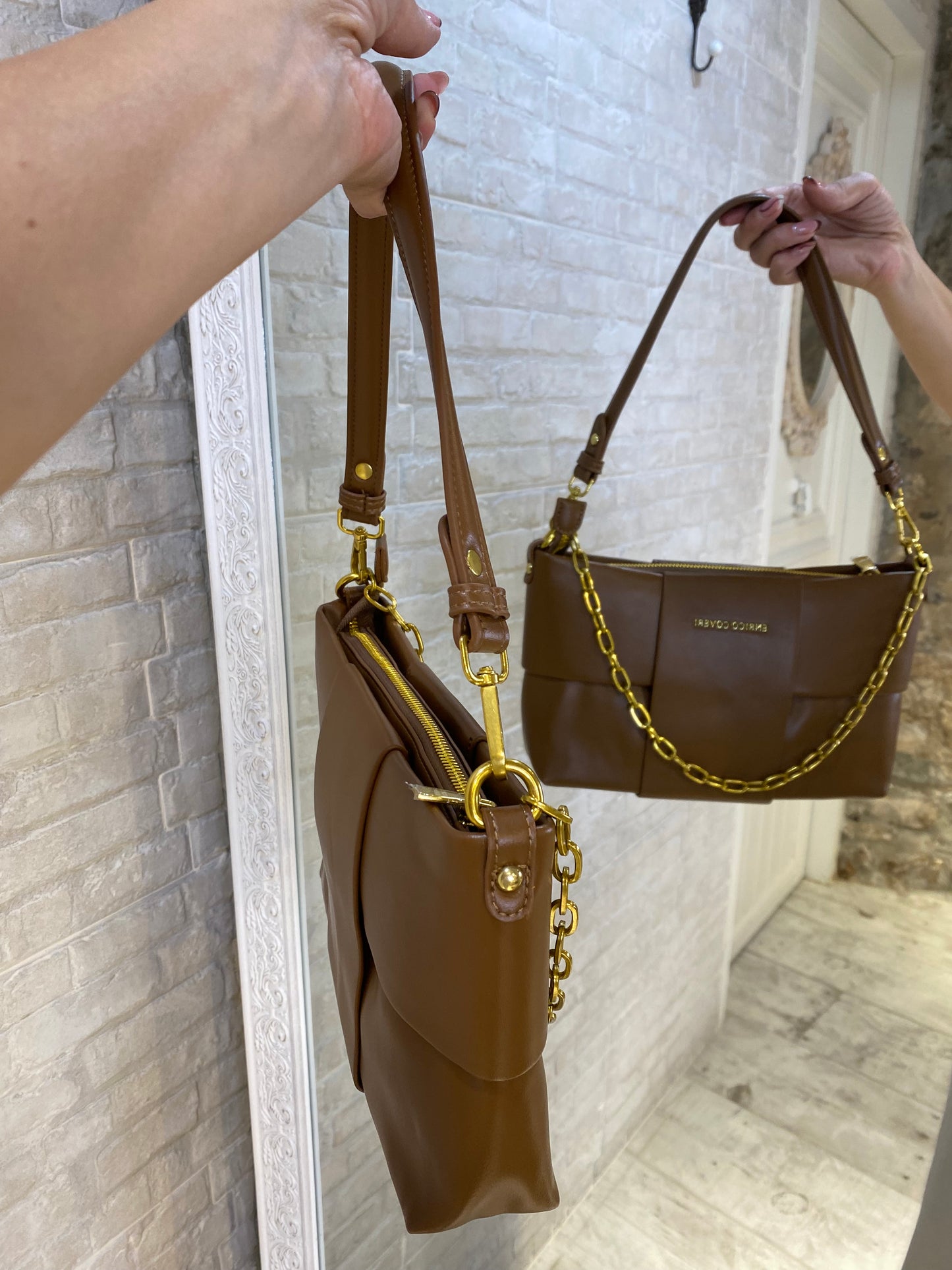 Bolso Camel mediano , Cadena colgante y correa regulable - Veronique