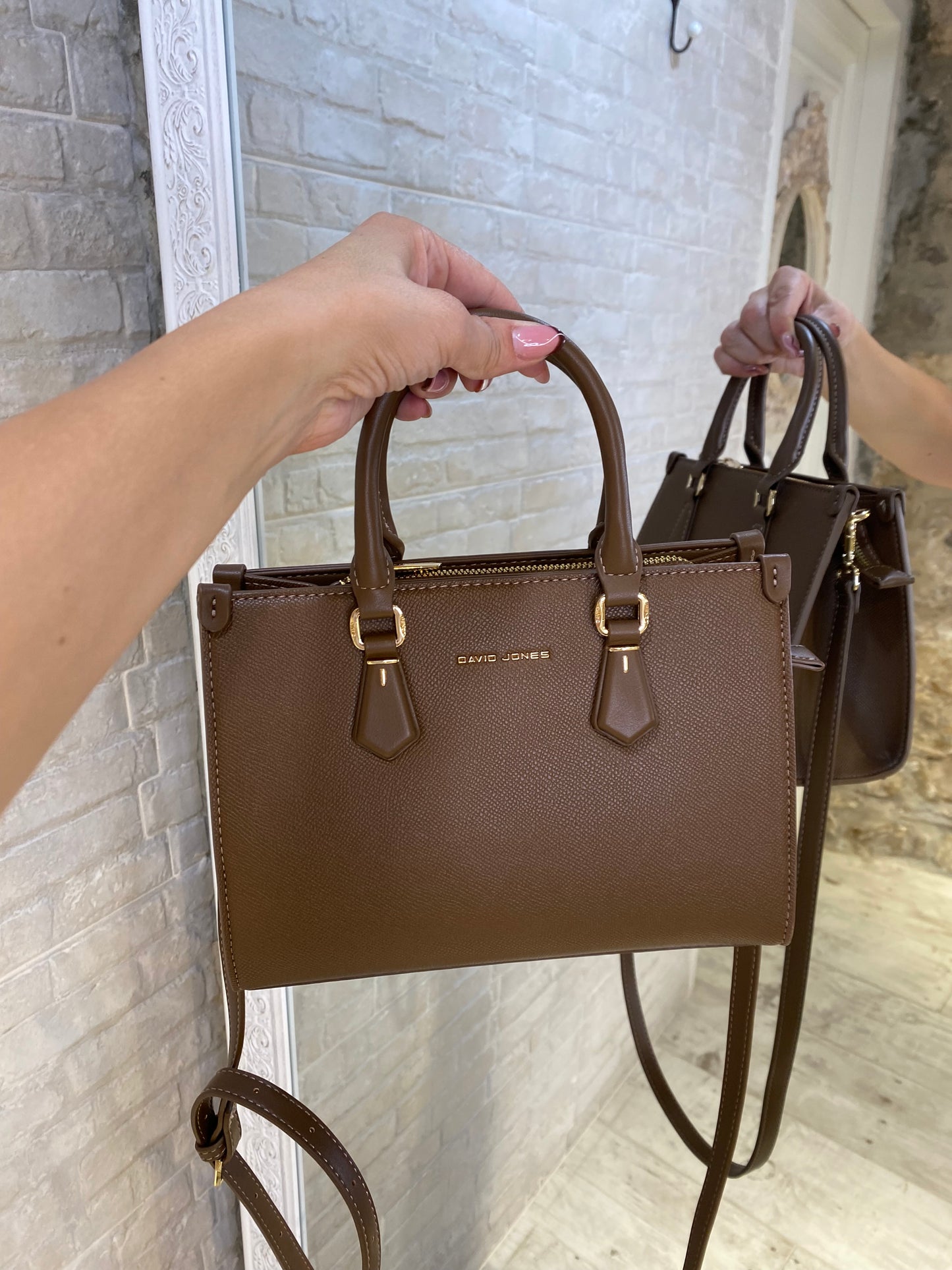 Bolso Camel Mediano con correa regulable - Veronique