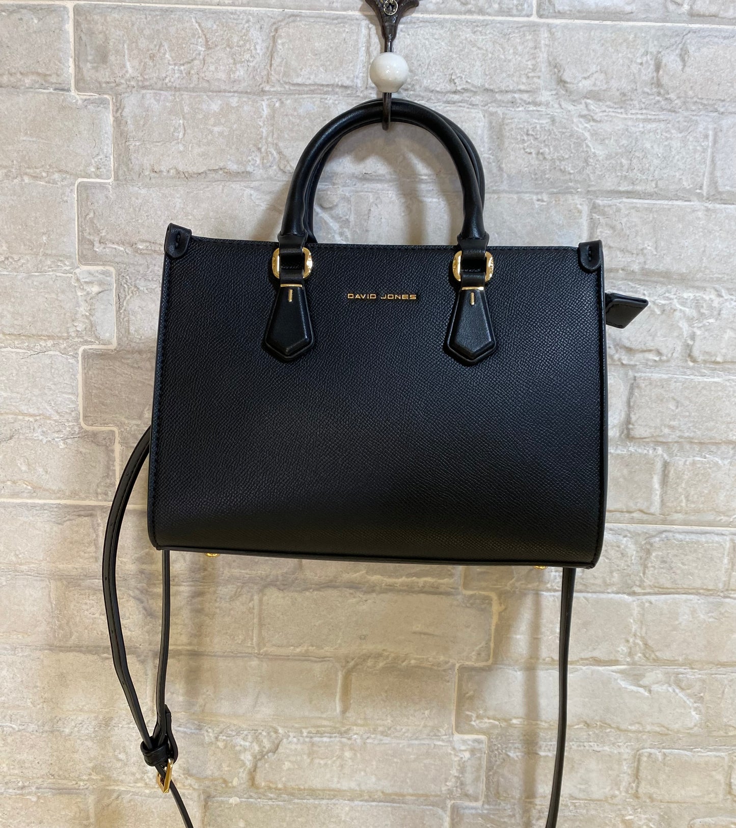 Bolso mediano Negro, correa regulable - Veronique