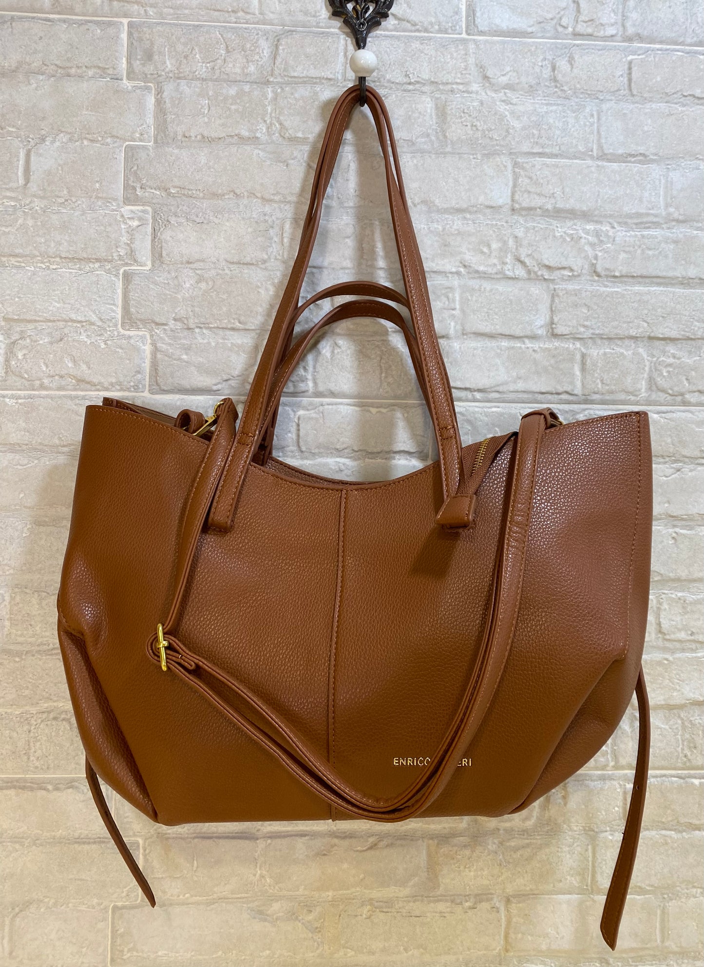 Bolso Grande Camel, con neceser a conjunto y correas regulables - Veronique