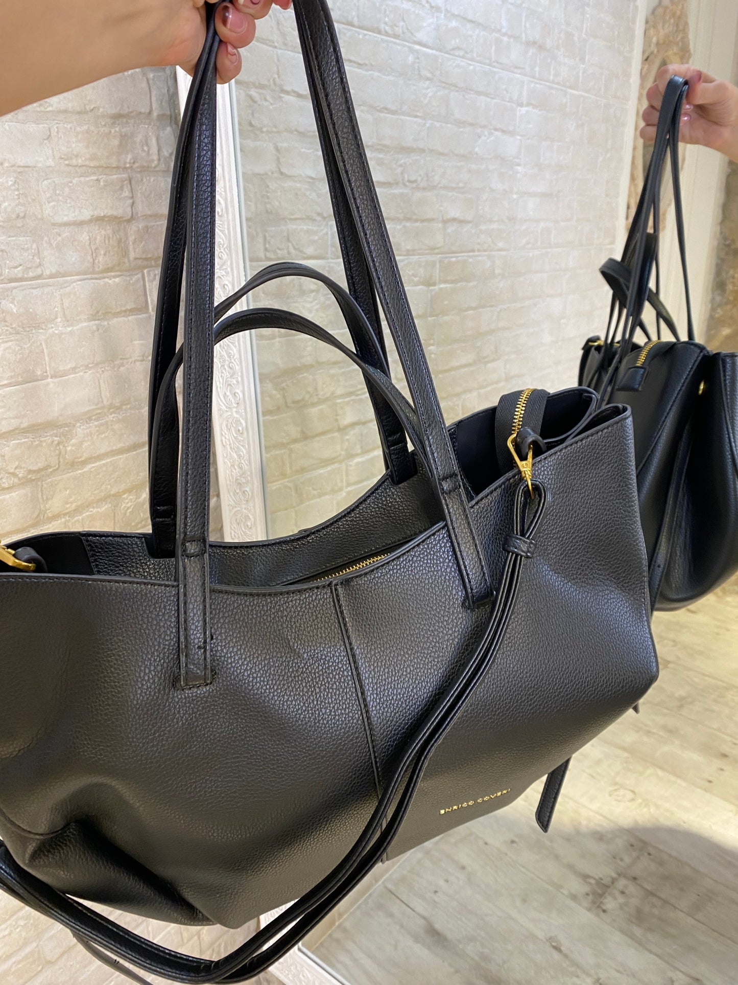 Bolso Negro grande, con neceser a conjunto y correas regulables - Veronique
