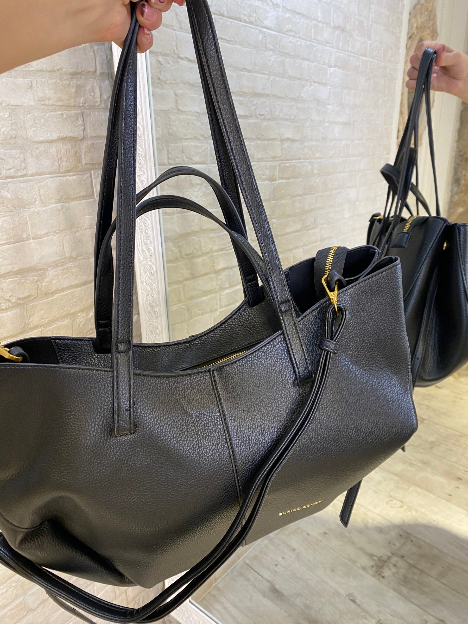 Bolso Negro grande, con neceser a conjunto y correas regulables - Veronique