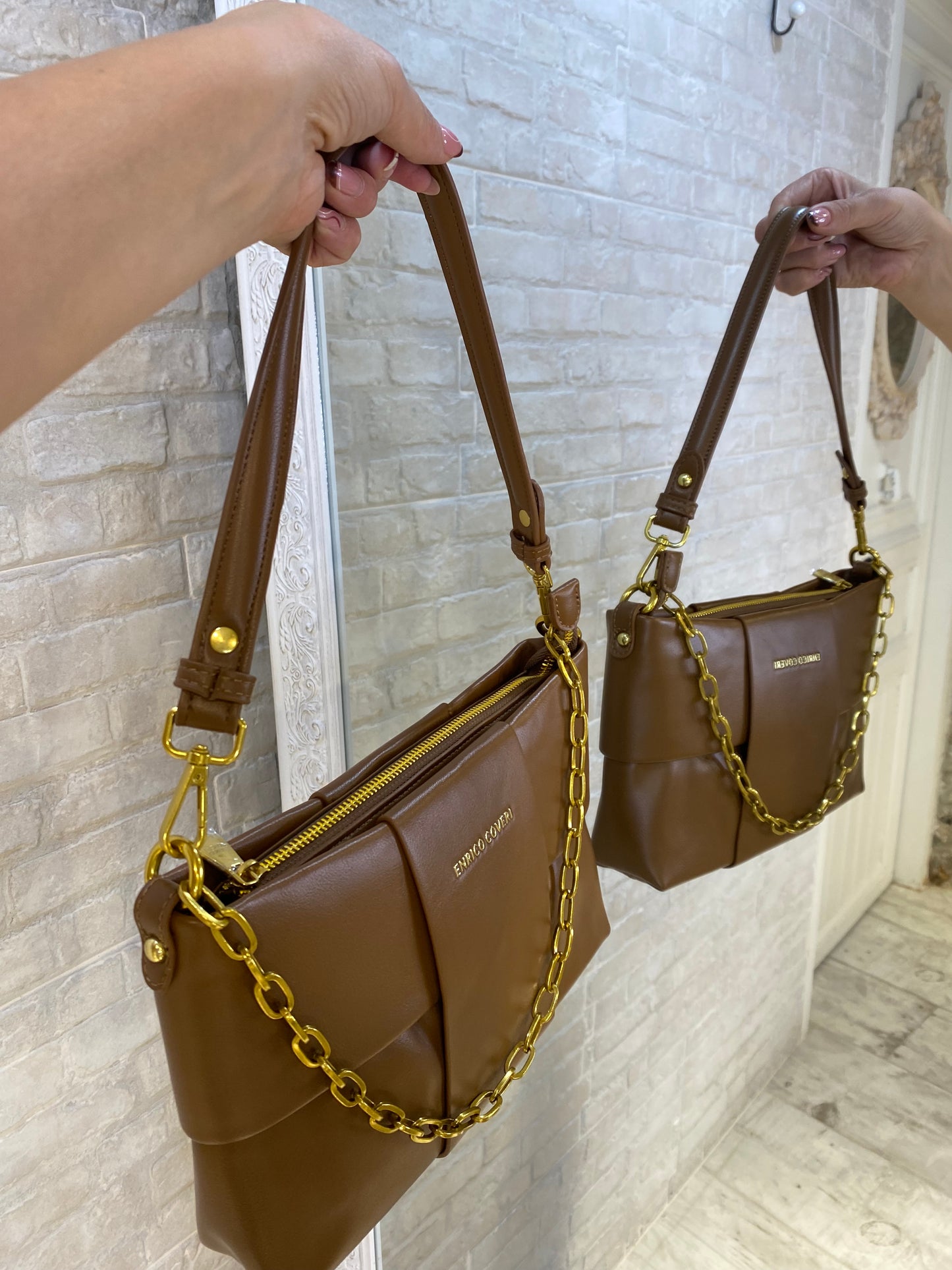 Bolso Camel mediano , Cadena colgante y correa regulable - Veronique