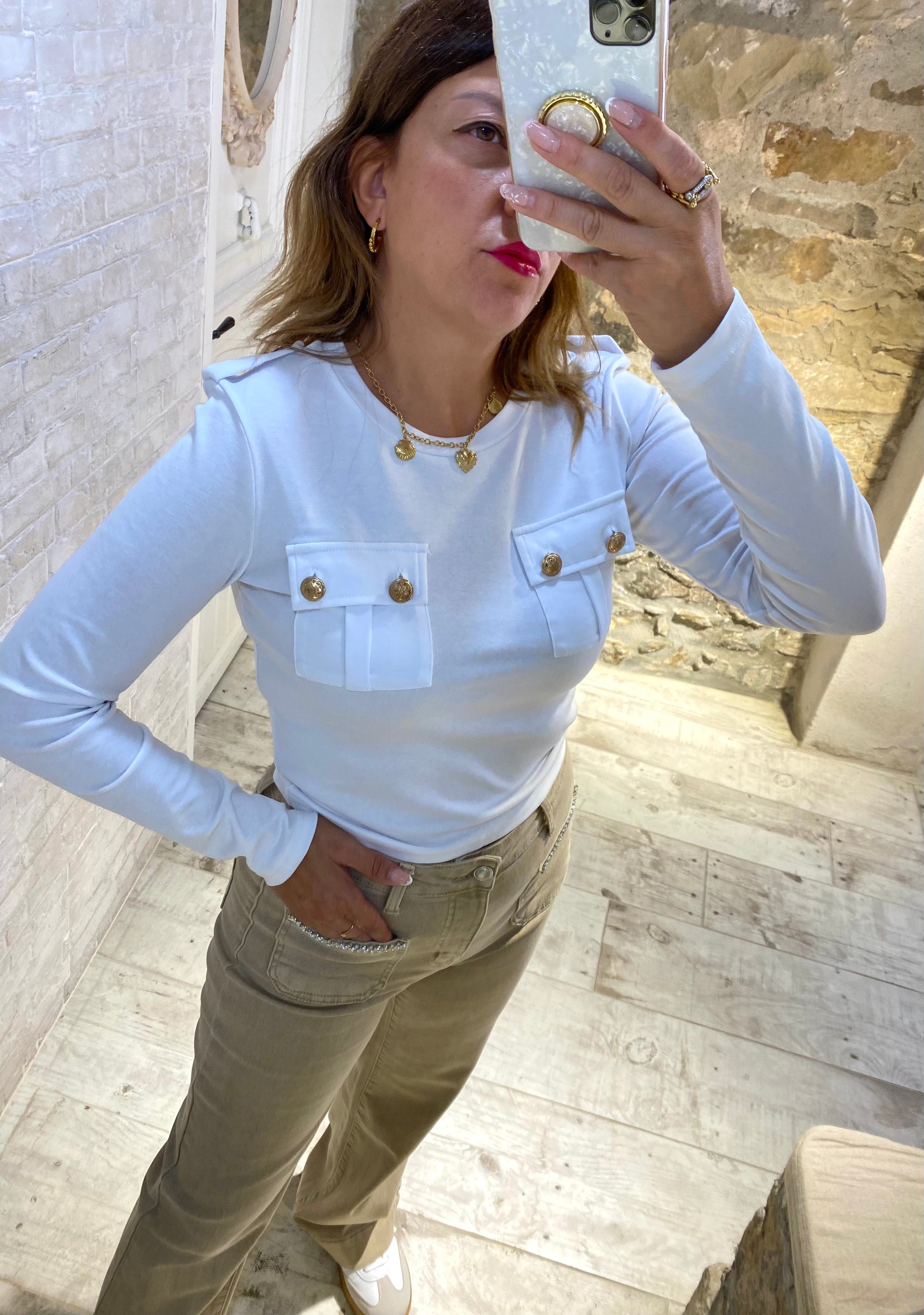 Camiseta Crop Blanca 2 bolsillos botones dorados - Veronique
