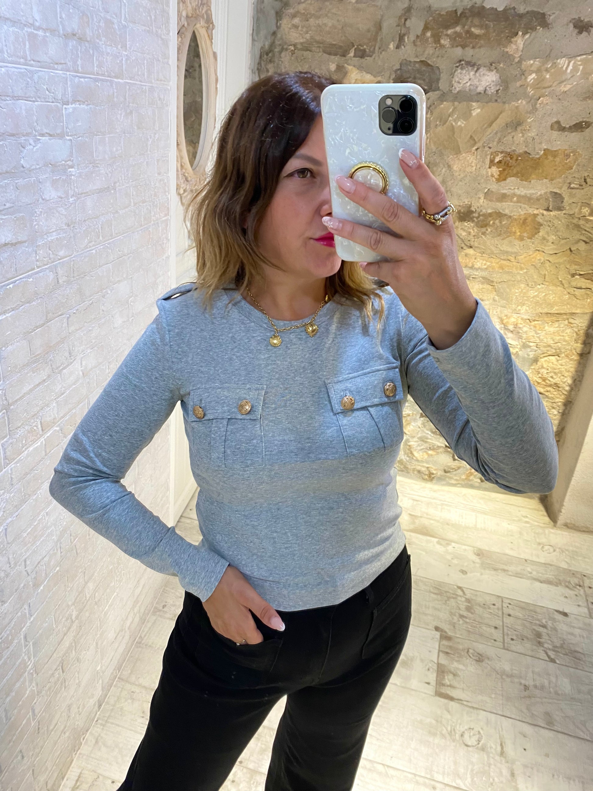 Camiseta Crop gris 2 bolsillos botones dorados - Veronique