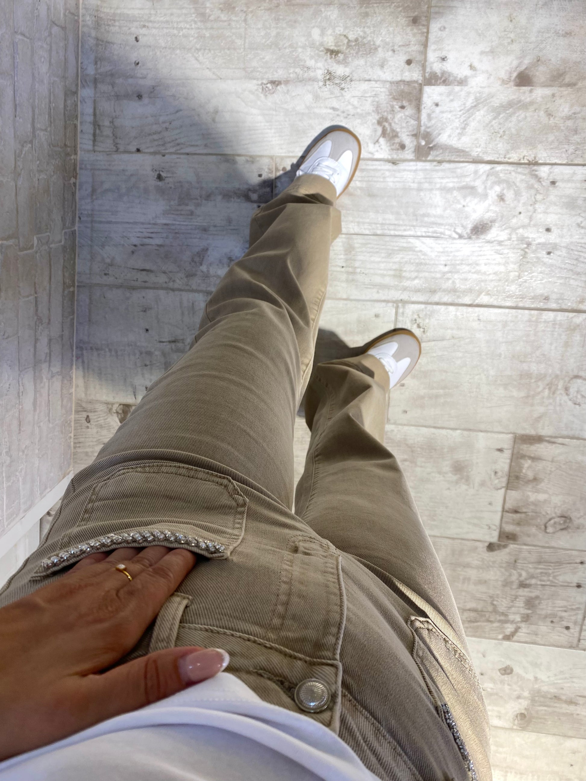 Pantalón beige Bolsillos pedreria - Veronique