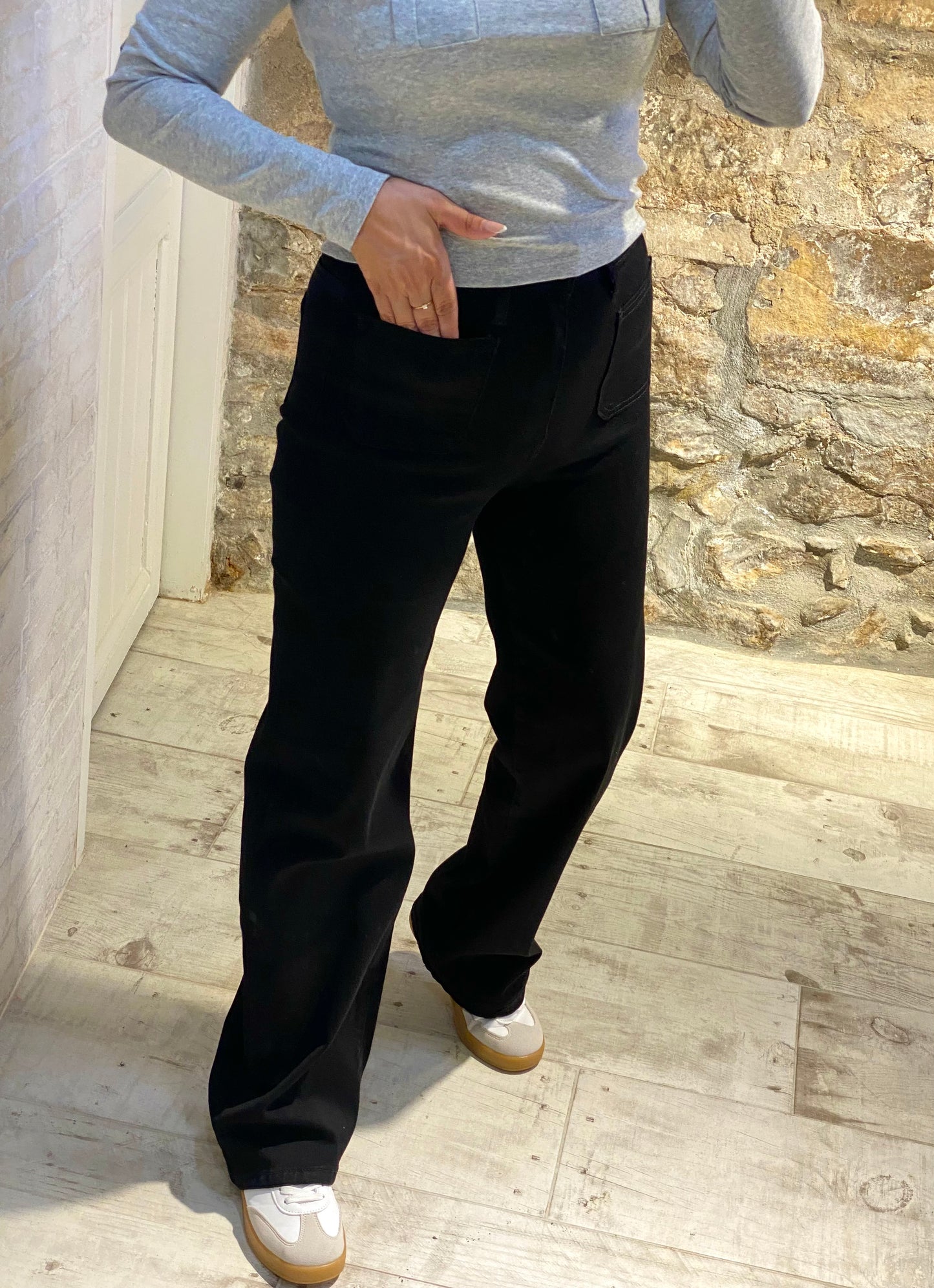 Pantalón Negro 2Bolsillos cuadrados - Veronique