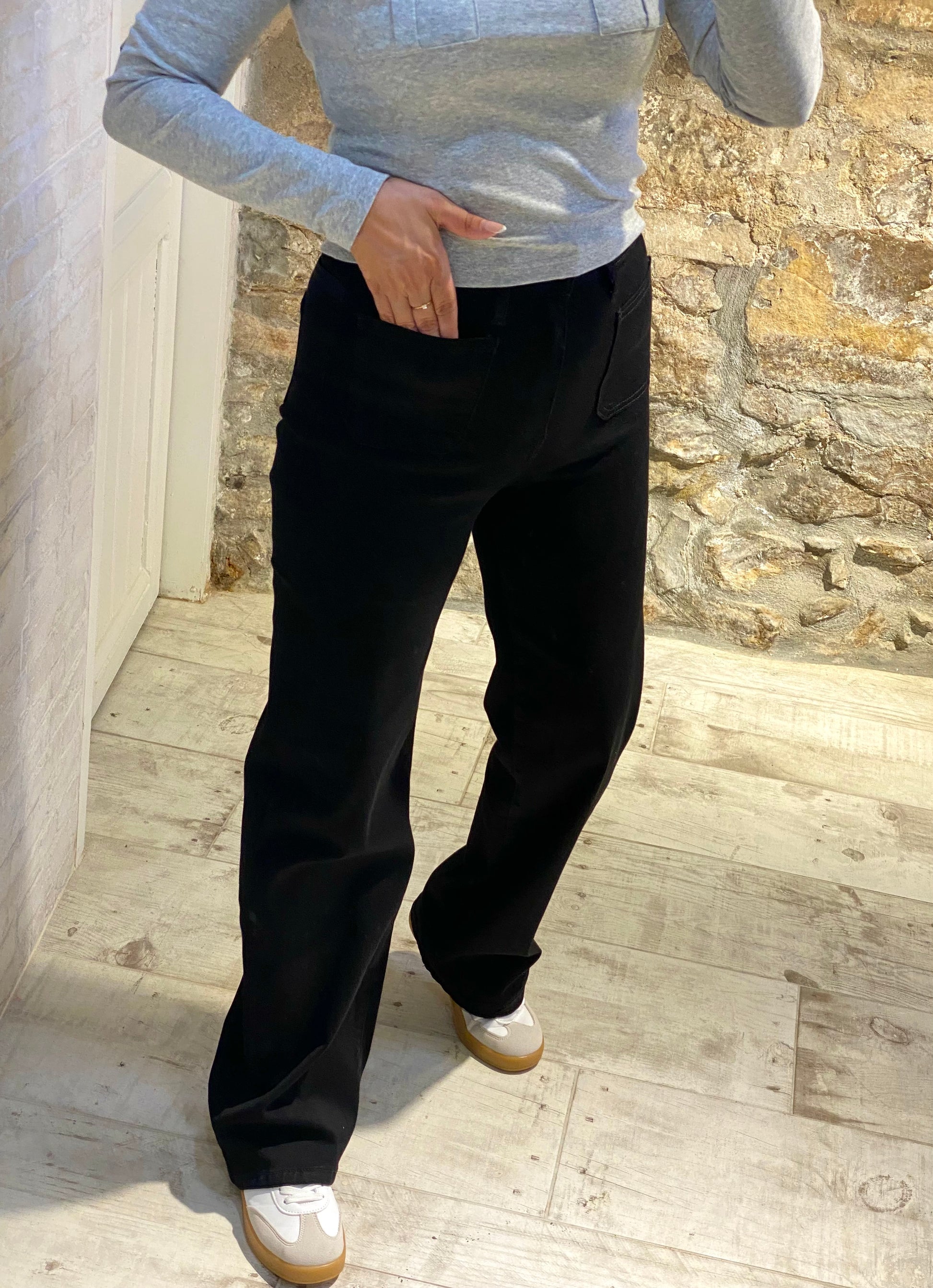 Pantalón Negro 2Bolsillos cuadrados - Veronique