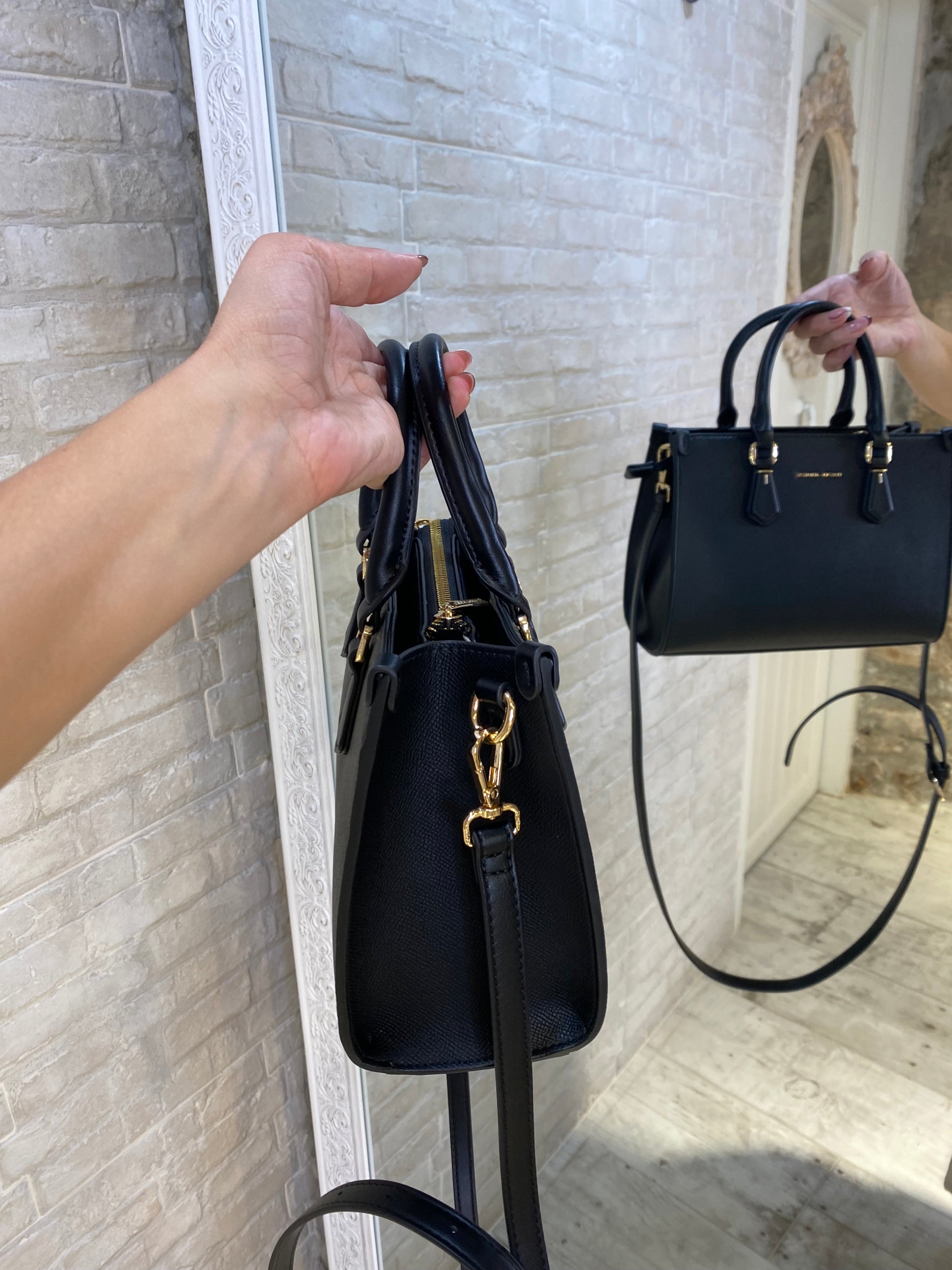 Bolso mediano Negro, correa regulable - Veronique