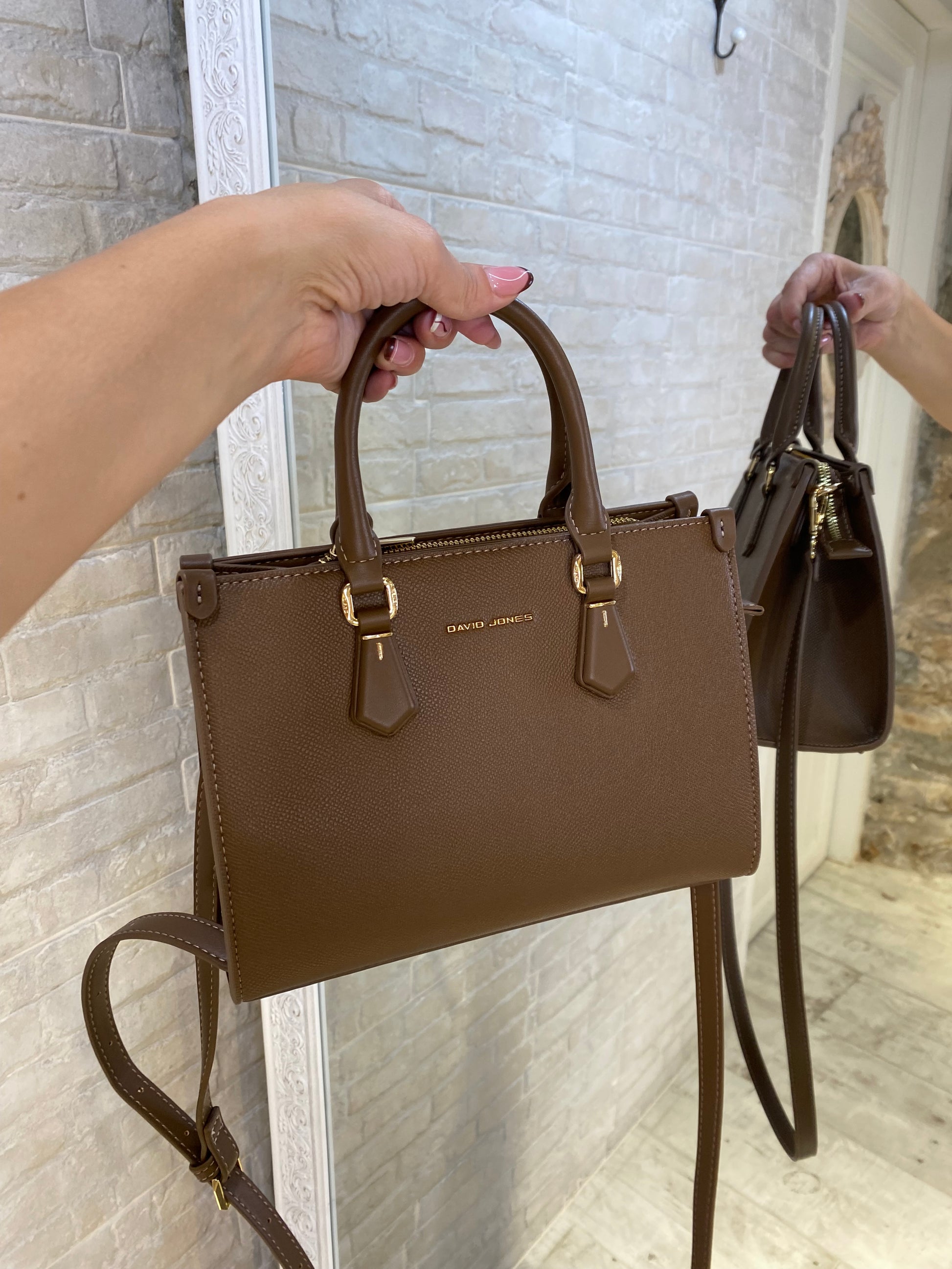 Bolso Camel Mediano con correa regulable - Veronique