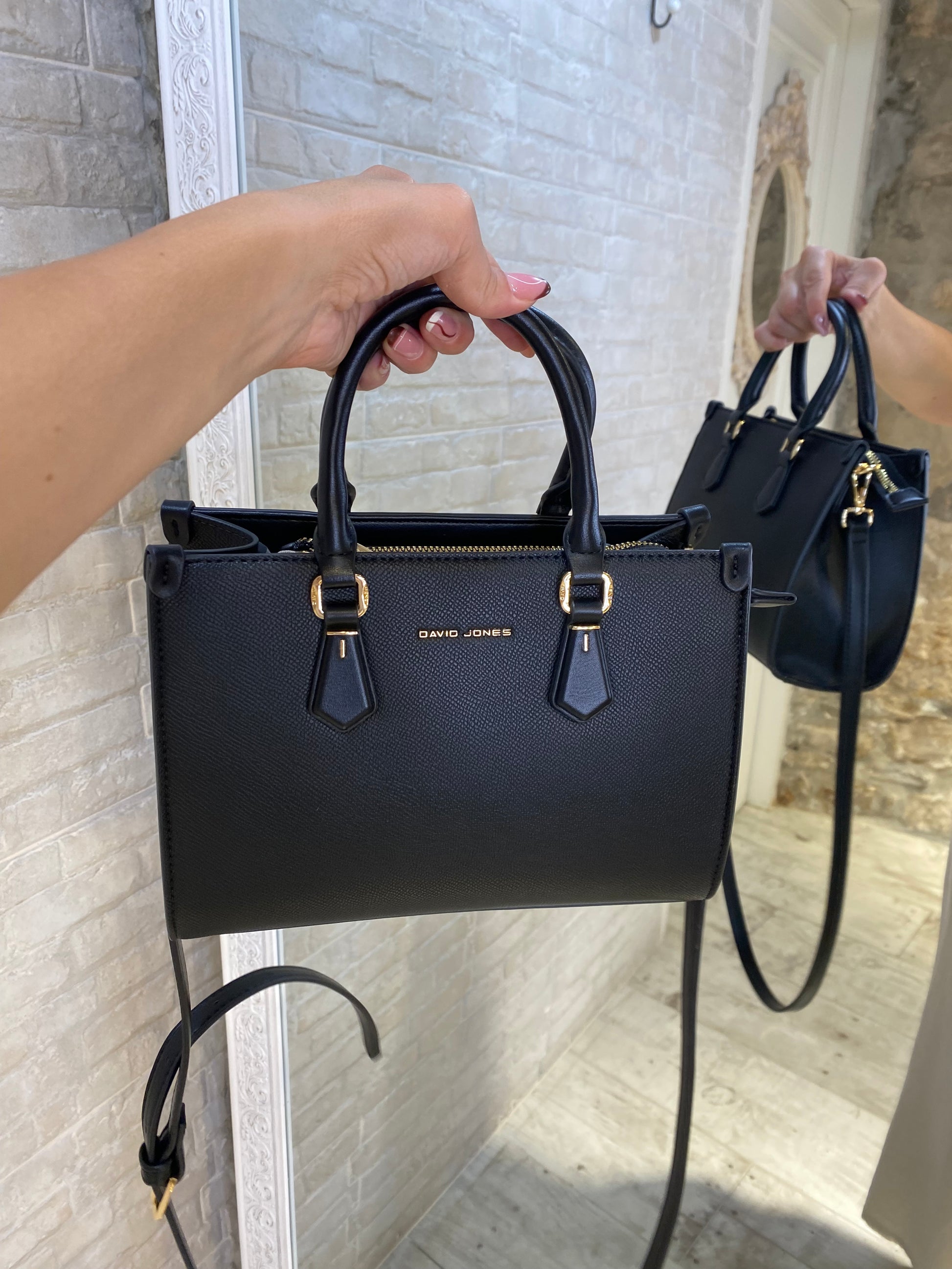 Bolso mediano Negro, correa regulable - Veronique