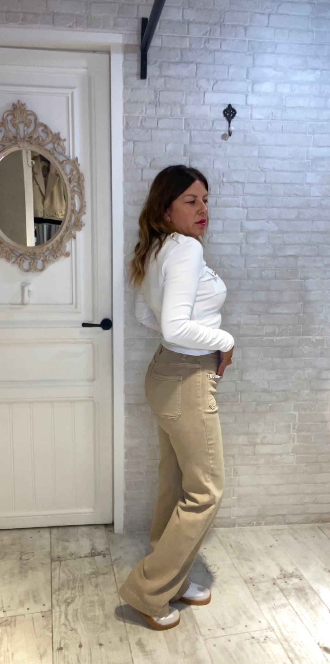 Camiseta Crop Blanca 2 bolsillos botones dorados - Veronique
